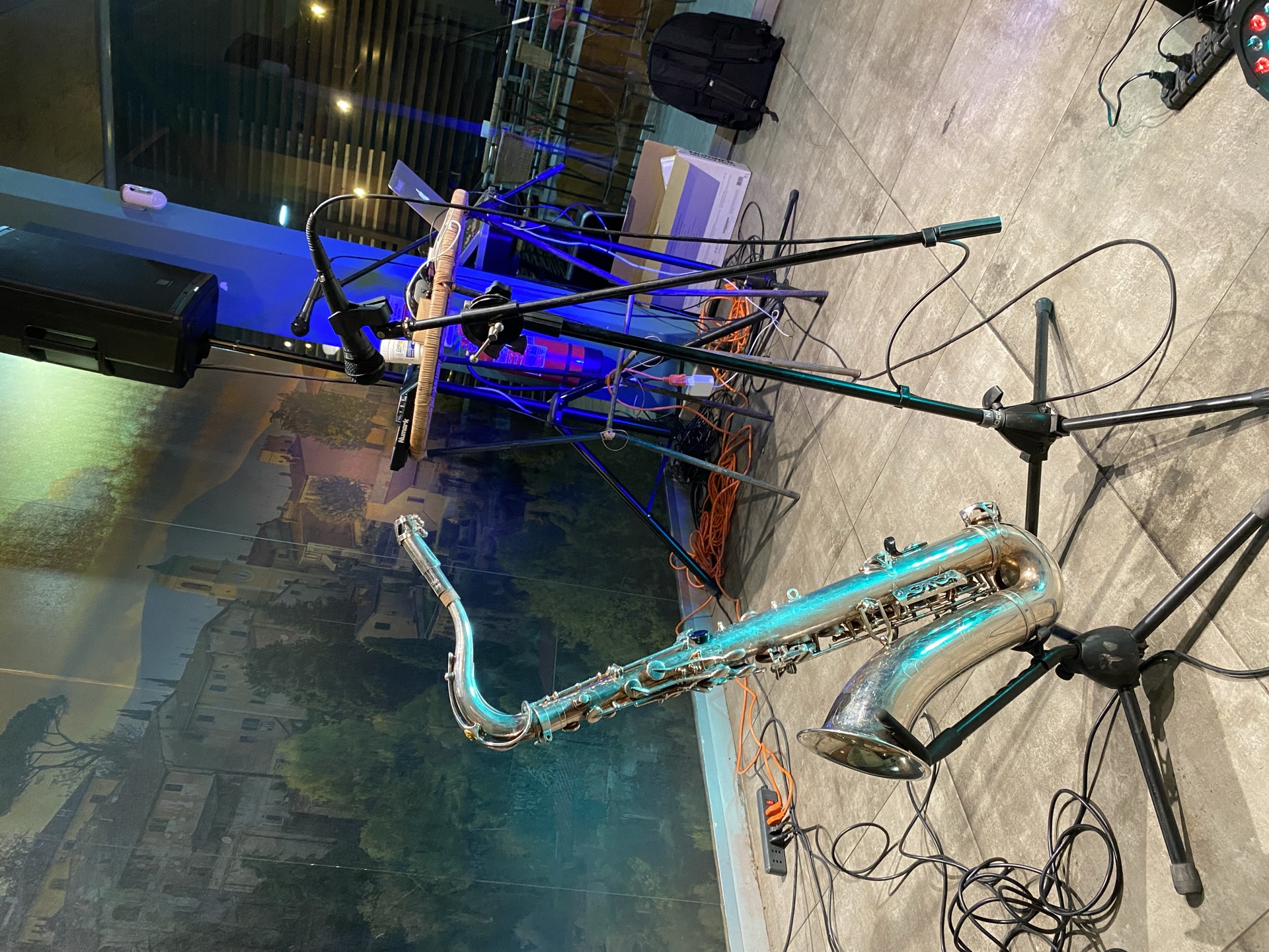 Johnny Richard con saxofón